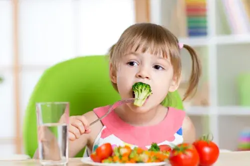 Descubre si la dieta vegetariana es recomendable para niños – Adeslas Salud y Bienestar 