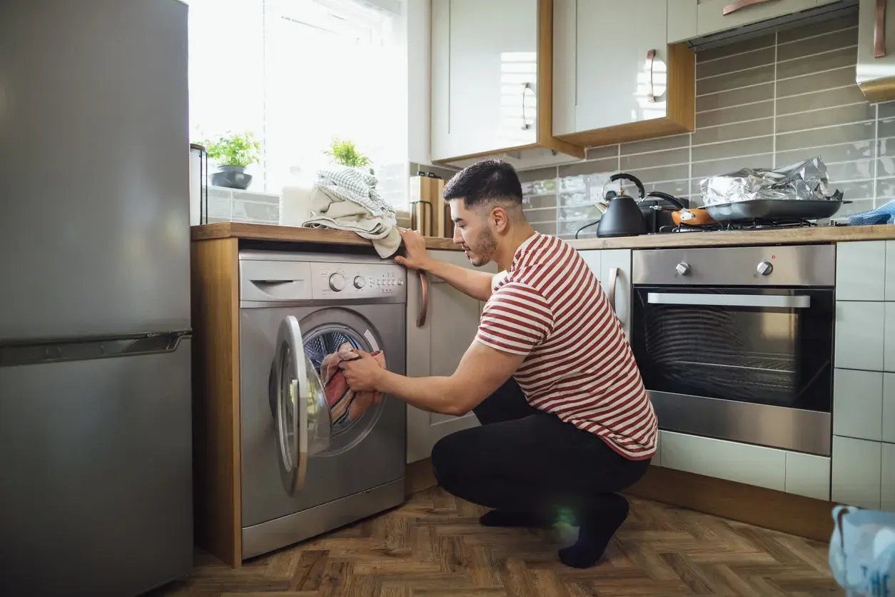 Hombre en la cocina