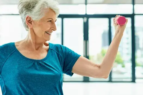 Ejercicio físico para cuidar el corazón de los adultos mayores