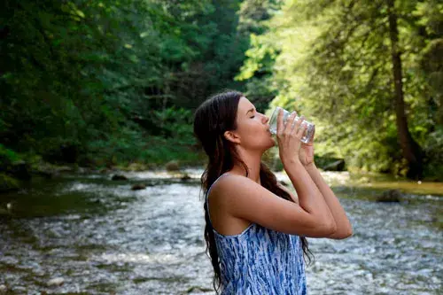 Agua: ¿cuánta hay que beber al día según la edad?