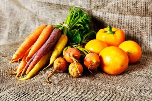 Carotenemia: el color naranja que producen algunas frutas y vegetales en nuestra piel