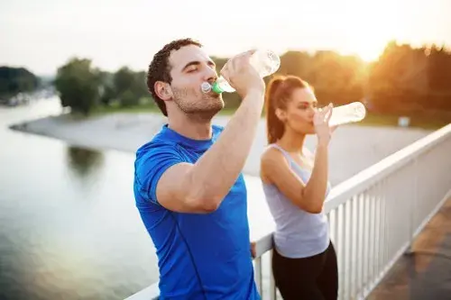 La importancia de la hidratación en el deporte: agua y ejercicio